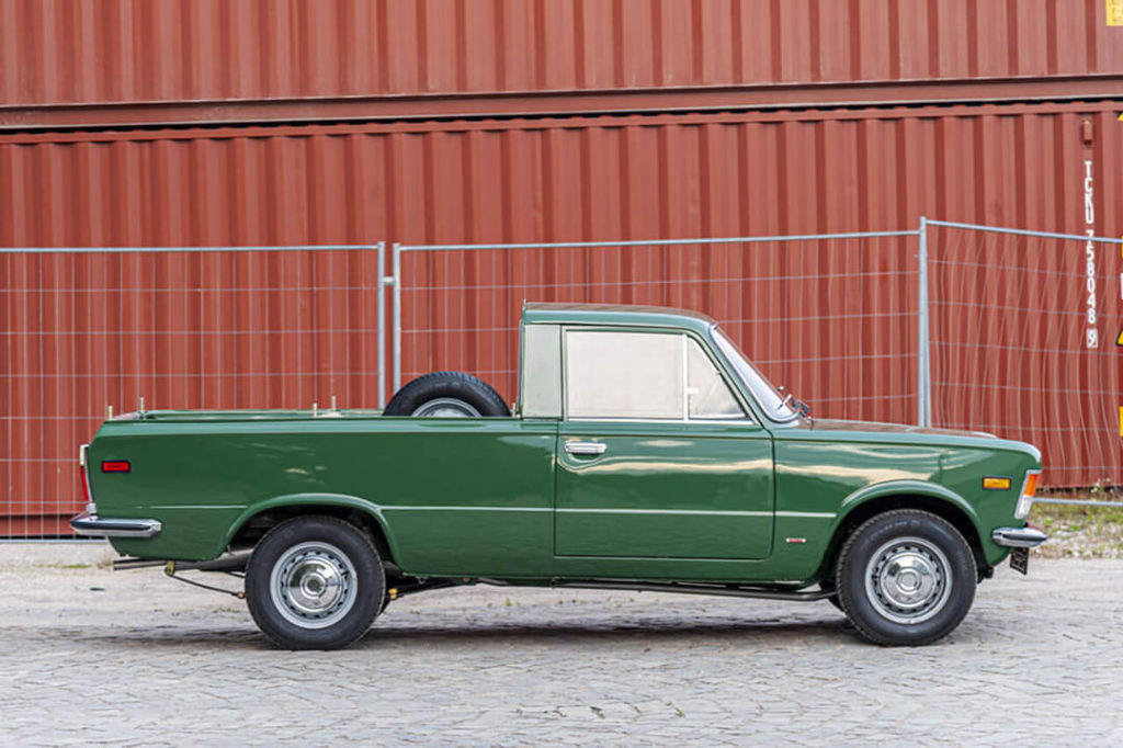 Butelkowy - zielony Polski Fiat 125p Pikck-up - sprorwodzony po latach z USA do Polski