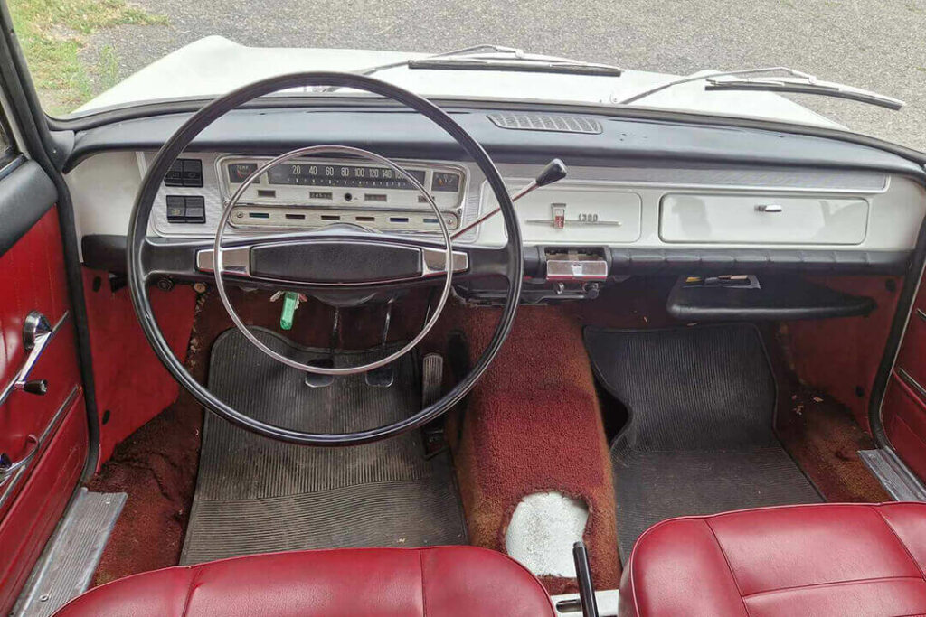 wnętrze samochodu Fiat 125p